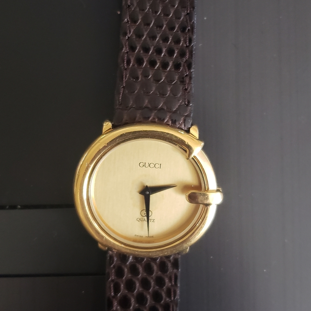 Gucci vintage watch scratch on the back last picture Price Firm - Picture 5 of 10